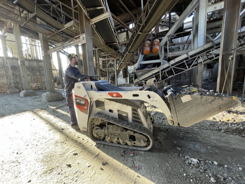 Bobcat Mini Track Loader Proves to be Ideal Solution in Glass Recycling and Treatment Plant in Spain